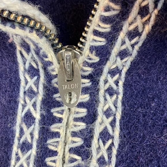 Vintage 1960s Inuit Wool and Fur Duffle Parka with Embroidered Animals - Sz M - Picture 10 of 16